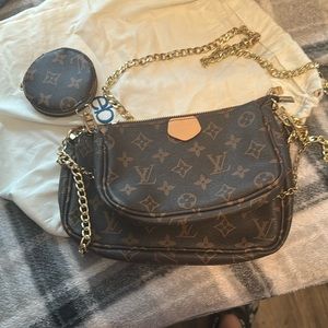 Lv pursewill trade for an Apple Watch 8 or higher with gps and cellular no locks